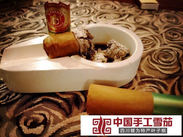 蒙特克里斯托(MONTECRISTO)丘吉尔ANEJADOS（25）雪茄