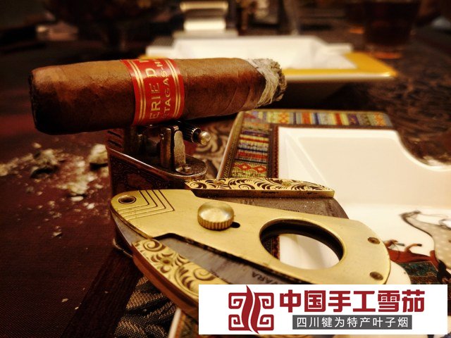 蒙特克里斯托(MONTECRISTO)丘吉尔ANEJADOS（25）雪茄